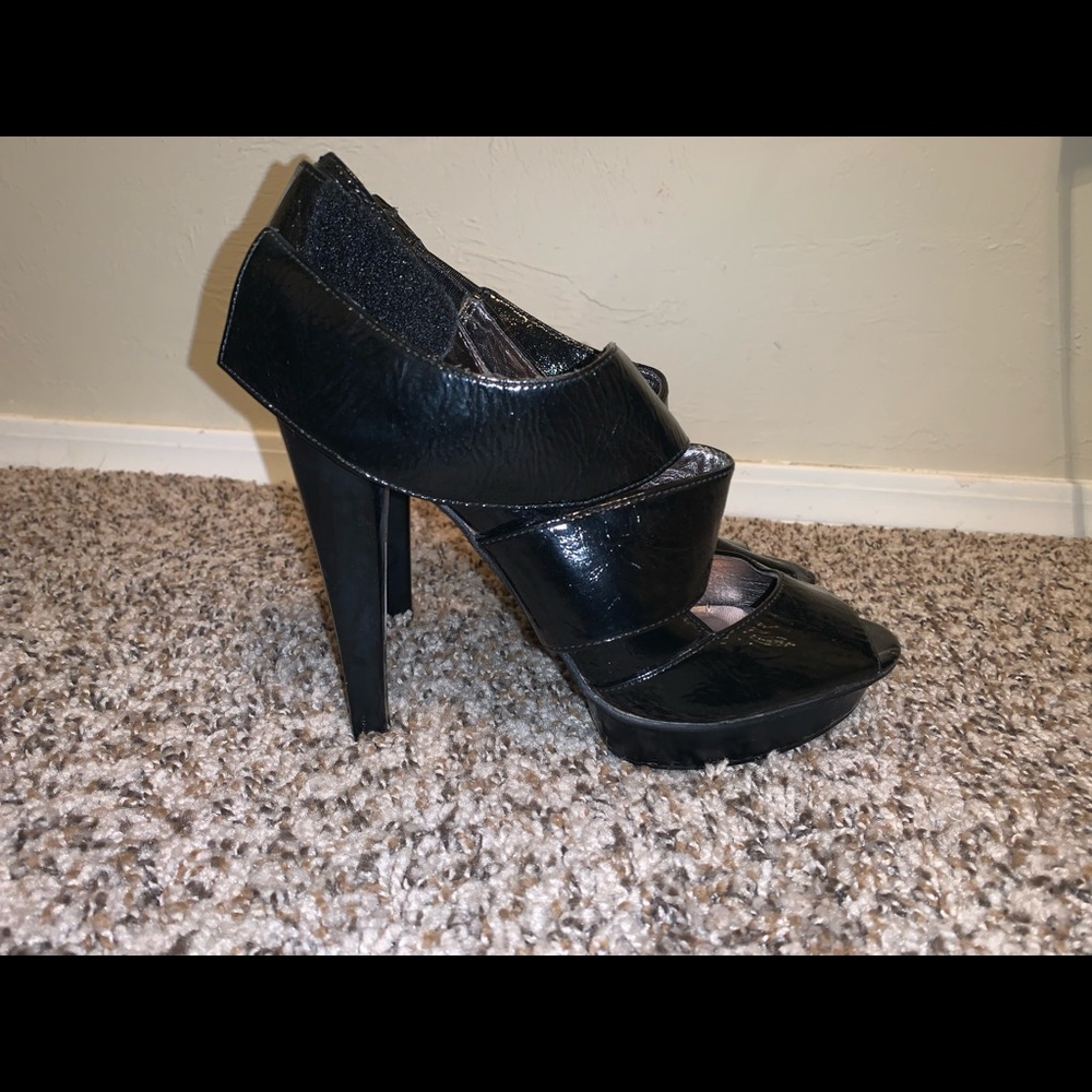 Steve Madden size 8 black heels